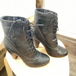 Kenneth Cole reaction ankle with heel black lace boots size 6.5 brand new